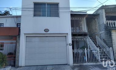 Casa en Venta con espacio para negocio en venta en Guadalupe, Nuevo León
