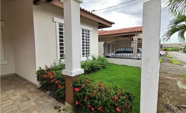 SE VENDE CASA EN ISLA MONTELIMAR