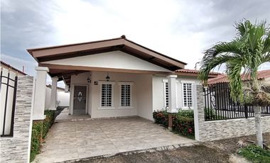 SE VENDE CASA EN ISLA MONTELIMAR