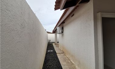 SE VENDE CASA EN ISLA MONTELIMAR