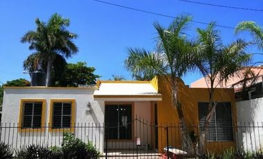 Casa Amarilla de una planta en Paseo de las Fuentes