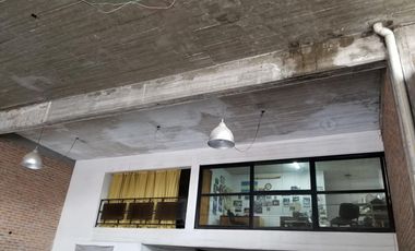 Local comercial en venta sobre av. Perón moron haedo
