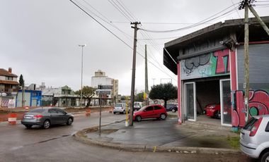 Local comercial en venta sobre av. Perón moron haedo