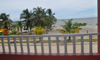 Vencambio Cabaña + Lote Al frente del Mar Barrio Caribe Necoclí