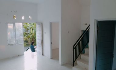 RUMAH CANTIK DI KULON PROGO 2 LT DEKAT RSUD WATES