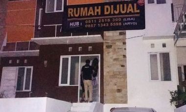 RUMAH CANTIK DI KULON PROGO 2 LT DEKAT RSUD WATES