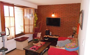 Chalet 3 ambientes con patio y garage