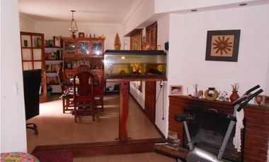 Chalet 3 ambientes con patio y garage