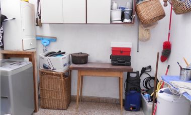 Chalet 3 ambientes con patio y garage