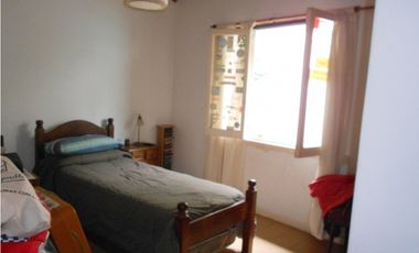 Chalet 3 ambientes con patio y garage