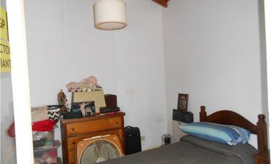 Chalet 3 ambientes con patio y garage