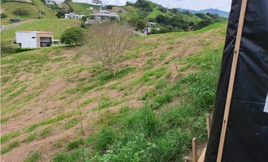 VENDEMOS LOTE CAMPESTRE CON EXCELENTE VISTA EN CARTAGO