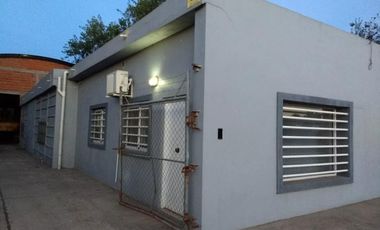 Edificio comercial en venta - 2 oficinas 1 baño - galpón - 360mts2 - Melchor Romero, La Plata
