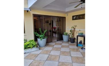 Se Vende Hermosa Casa Dúplex de Esquina en Cerro Viento