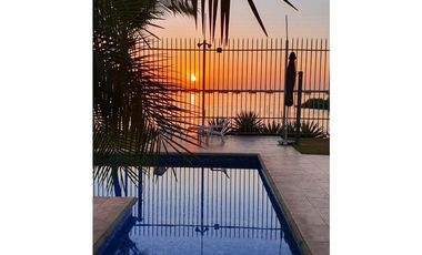 VENDO CASA FRENTE AL MAR EN COCO DEL MAR