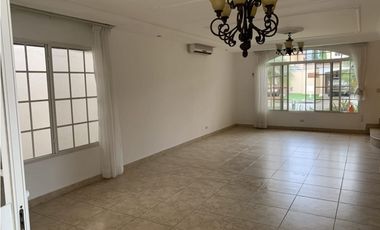 Se Alquila Casa Dúplex en Costa Del Este $ 3.500 AB