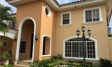 Se Alquila Casa Dúplex en Costa Del Este $ 3.500 AB