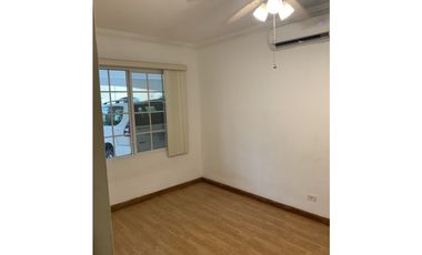 Se Alquila Casa Dúplex en Costa Del Este $ 3.500 AB