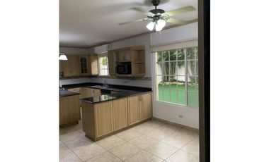 Se Alquila Casa Dúplex en Costa Del Este $ 3.500 AB