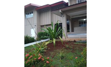 VENTA DE CASA TIPO DUPLEX CON APARTAMENTO EN HOWARD, PANAMA PACIFICO