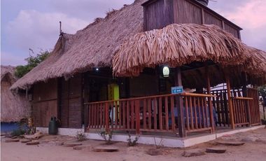 VENDEMOS HOSTAL EN DIBULLA LA GUAJIRA ( Palomino )