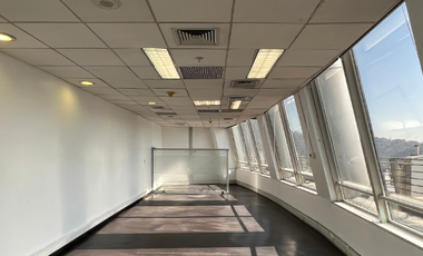 Oficina en Arriendo en Torre Paris/ Metro Los Leones