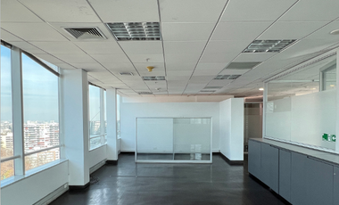 Oficina en Arriendo en Torre Paris/ Metro Los Leones