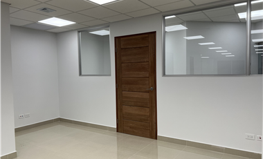 SE ALQUILA OFICINA  EN AVENIDA BALBOA 122MTS $ 1100