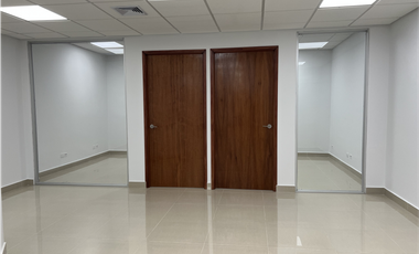 SE ALQUILA OFICINA  EN AVENIDA BALBOA 122MTS $ 1100