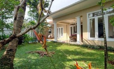 DIJUAL RUMAH CANTIK dgn KOLAM RENANG di Jl KEMANG DALAM, JAKSEL