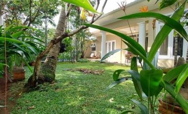 DIJUAL RUMAH CANTIK dgn KOLAM RENANG di Jl KEMANG DALAM, JAKSEL