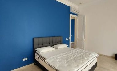 DIJUAL RUMAH CANTIK dgn KOLAM RENANG di Jl KEMANG DALAM, JAKSEL