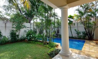 DIJUAL RUMAH CANTIK dgn KOLAM RENANG di Jl KEMANG DALAM, JAKSEL