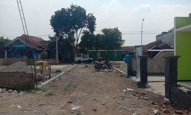 Ruko Strategis Belum Ramai Tempat Usaha : Bandung