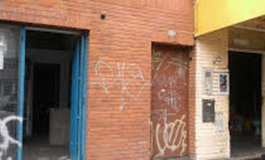 VENTA DE LOCAL EN PH CON AMPLIO FONDO. TOTAL 200m2 aprox. EXCELENTE UBICACIÓN EN MORÓN NORTE.
