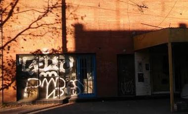 VENTA DE LOCAL EN PH CON AMPLIO FONDO. TOTAL 200m2 aprox. EXCELENTE UBICACIÓN EN MORÓN NORTE.