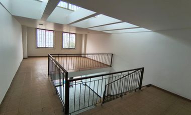 local en arriendo en ricaurte. Cod A123392