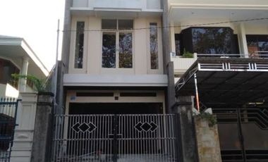 Rumah bentuk Ruko Rukan 4 Lt Darmo Satelit Surabaya Barat