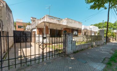 CASA A RECICLAR 2 DORMITORIOS   DUPLEX. EXCELENTE UBICACIÓN. Granadero Baigorria