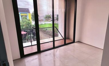 Rumah 3 Lantai Di CitraGrand Cibubur CBD