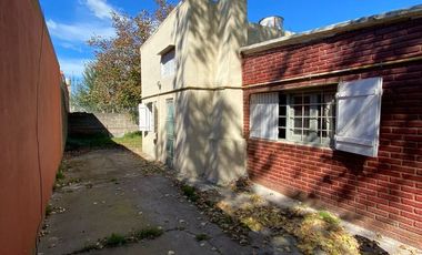 LATORRE PROP VENDE CASA DE 3 AMB CON PARQUE..URGENTE!! HAY PLANOS Y ESCRITURA