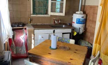 LATORRE PROP VENDE CASA DE 3 AMB CON PARQUE..URGENTE!! HAY PLANOS Y ESCRITURA
