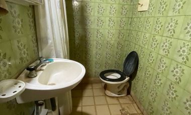 LATORRE PROP VENDE CASA DE 3 AMB CON PARQUE..URGENTE!! HAY PLANOS Y ESCRITURA