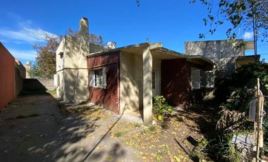 LATORRE PROP VENDE CASA DE 3 AMB CON PARQUE..URGENTE!! HAY PLANOS Y ESCRITURA