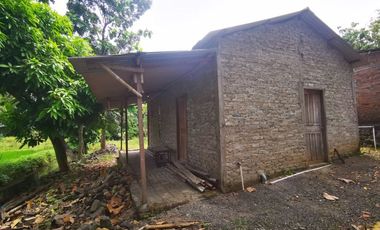 Rumah barat bandara Adi Sumarmo