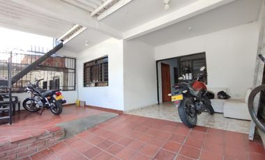 casa en venta en patio centro. Cod V28245