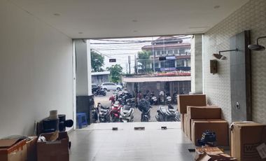 For Sale Strategic 3-Story Shophouse Near Simpang Dewa Ruci, Kuta