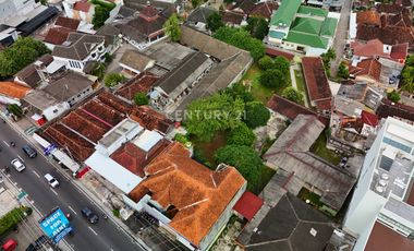 Dijual Tanah Bonus Bangunan Di Pinggir Jl Kaliurang Depan Mirota Pasaraya Jakal