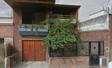 Casa  en Venta Villa Sarmiento / Moron (A120 3340)