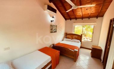 En Venta Cabaña de dos pisos para 12 personas en Tolú